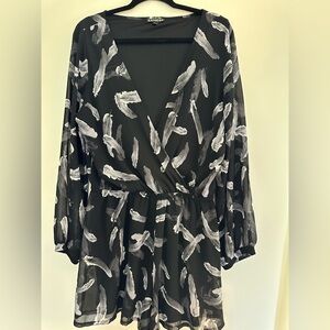 Express Monochrome Feather Pattern skort Black grey and white